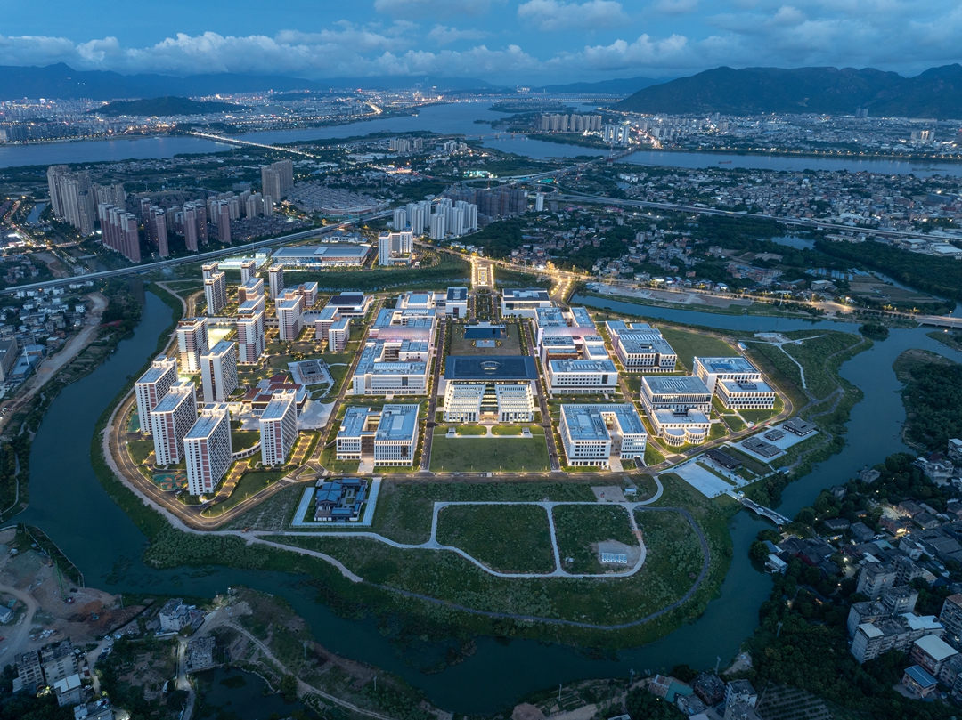 福耀科技大学